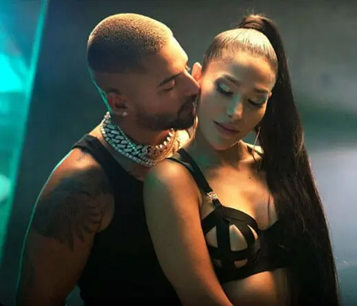 Maluma y Farina se ponen hot en el video de As As, excitante cancin de reggaetn.